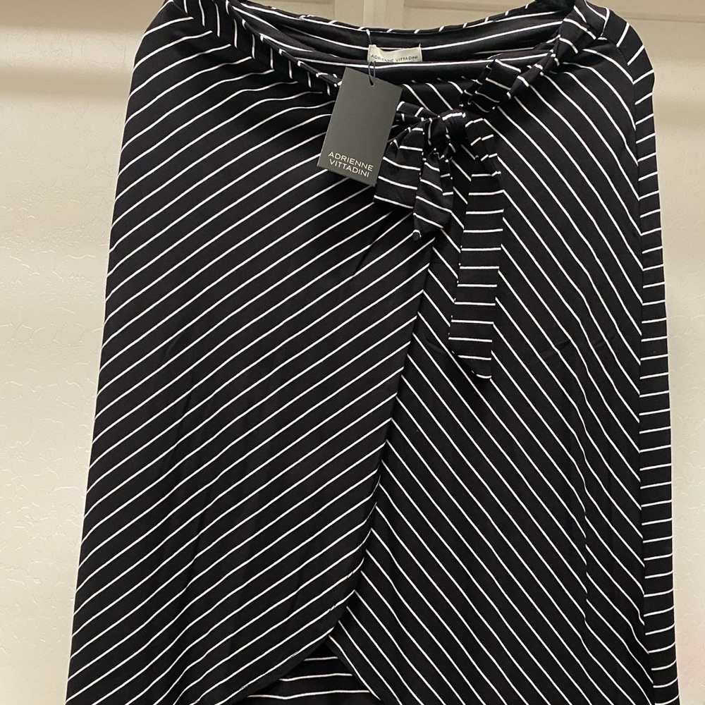 NWT Adrianne VITTADINI SKIRT MEDIUM